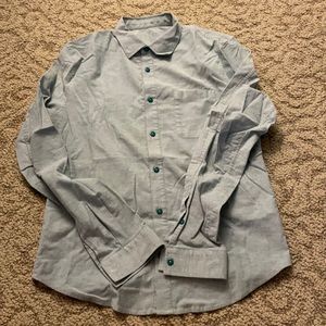 Excellent Men’s green lulu shirt